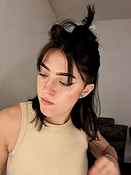 Snapshot of Zafira_ chatting on November 18, 2025, 4:43 pm Zafira online show from November 18, 2025, 4:43 pm