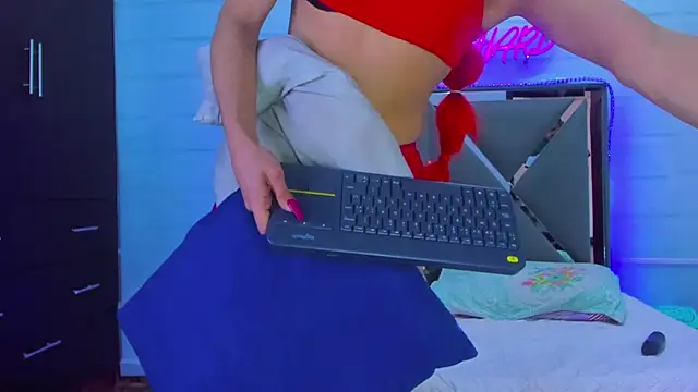 Shaina Monroe online show from December 5, 2025, 6:17 pm