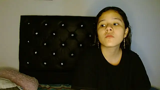 kissandfire online show from November 2, 2025, 6:51 am