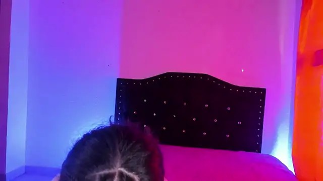 Snapshot of kitty__chs chatting on December 15, 2025, 12:00 pm kitty chs online show from December 15, 2025, 12:00 pm