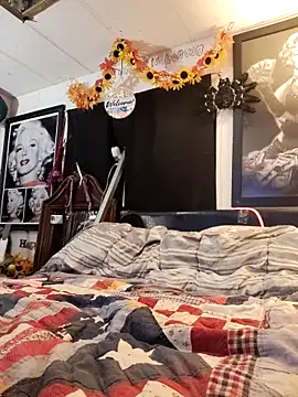 Snapshot of blondebarbiebae chatting on December 19, 2025, 5:43 am blondebarbiebae online show from December 19, 2025, 5:43 am