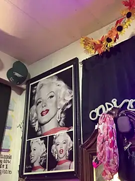 Snapshot of blondebarbiebae chatting on October 26, 2025, 6:36 am blondebarbiebae online show from October 26, 2025, 6:36 am