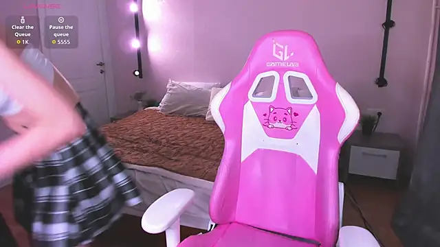 Snapshot of Alic_Fox chatting on October 14, 2025, 12:33 am Alic Fox online show from October 14, 2025, 12:33 am