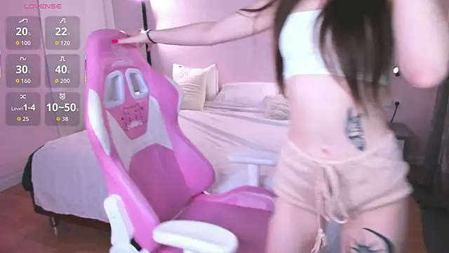 Snapshot of Alic_Fox chatting on October 9, 2025, 12:44 am Alic Fox online show from October 9, 2025, 12:44 am