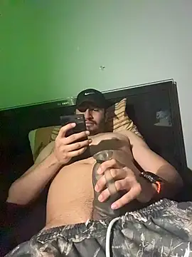 Snapshot of wwolfxxx chatting on October 27, 2025, 9:05 pm wwolfxxx online show from October 27, 2025, 9:05 pm