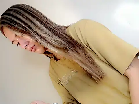 Snapshot of ashley_bombshell chatting on June 22, 2026, 9:56 pm ashley bombshell online show from June 22, 2026, 9:56 pm