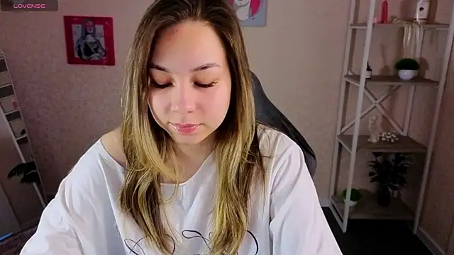 Al1ice Moures online show from March 10, 2026, 9:13 am