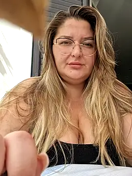 Snapshot of HornyBella88 chatting on October 15, 2025, 9:39 am HornyBella88 online show from October 15, 2025, 9:39 am