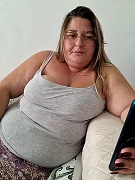 Snapshot of HornyBella88 chatting on October 22, 2025, 10:25 am HornyBella88 online show from October 22, 2025, 10:25 am