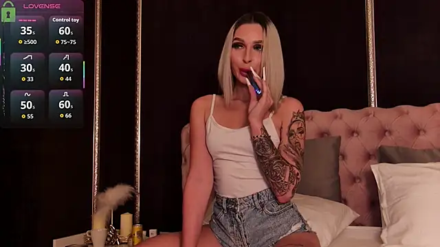 Snapshot of AriannaLure chatting on October 9, 2025, 6:19 pm AriannaLure online show from October 9, 2025, 6:19 pm