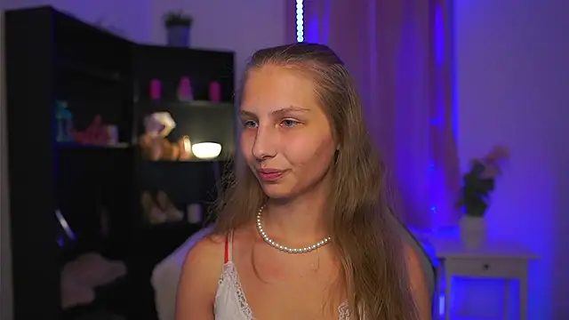 Snapshot of emmie_murray chatting on July 22, 2026, 6:32 pm emmie murray online show from July 22, 2026, 6:32 pm