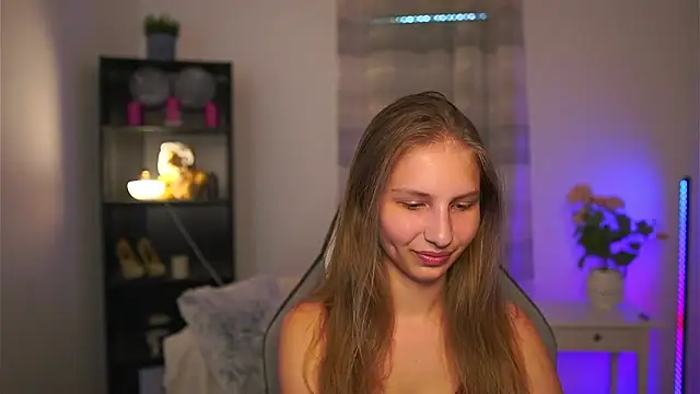 Snapshot of emmie_murray chatting on June 3, 2026, 1:23 pm emmie murray online show from June 3, 2026, 1:23 pm