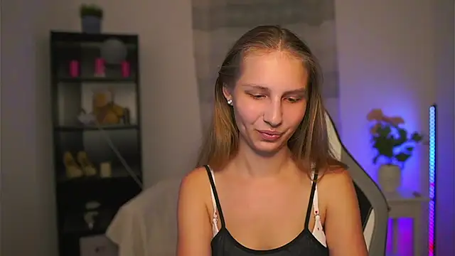 Snapshot of emmie_murray chatting on June 17, 2026, 7:02 pm emmie murray online show from June 17, 2026, 7:02 pm