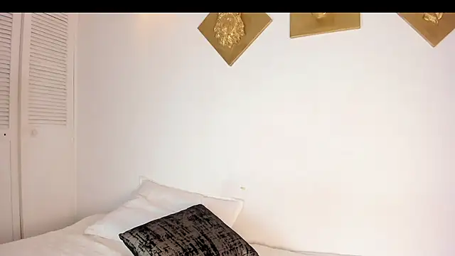 Snapshot of CharlottePetitte chatting on November 25, 2025, 9:15 pm CharlottePetitte online show from November 25, 2025, 9:15 pm