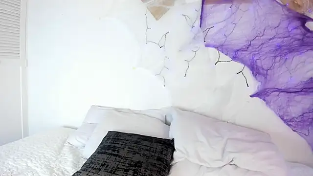 Snapshot of CharlottePetitte chatting on October 30, 2025, 8:06 pm CharlottePetitte online show from October 30, 2025, 8:06 pm