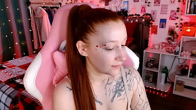 Snapshot of Ayla_Hicks chatting on November 30, 2025, 8:42 pm Ayla Hicks online show from November 30, 2025, 8:42 pm