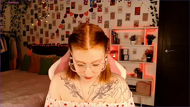 Snapshot of Ayla_Hicks chatting on September 29, 2025, 3:13 am Ayla Hicks online show from September 29, 2025, 3:13 am
