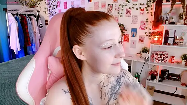 Snapshot of Ayla_Hicks chatting on November 18, 2025, 6:55 pm Ayla Hicks online show from November 18, 2025, 6:55 pm