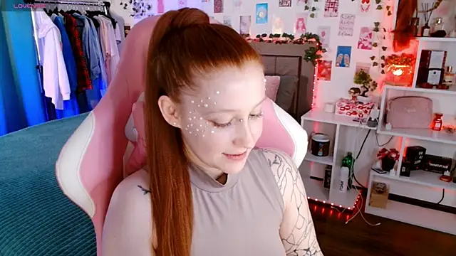 Snapshot of Ayla_Hicks chatting on November 24, 2025, 7:14 pm Ayla Hicks online show from November 24, 2025, 7:14 pm