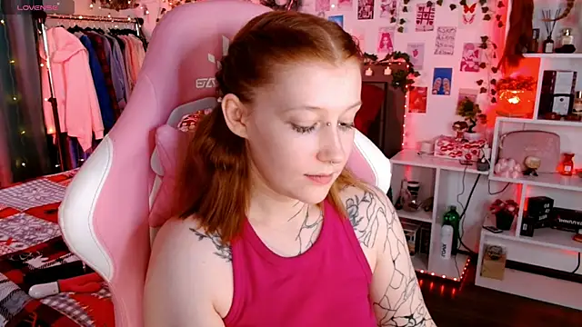 Snapshot of Ayla_Hicks chatting on November 26, 2025, 7:25 pm Ayla Hicks online show from November 26, 2025, 7:25 pm