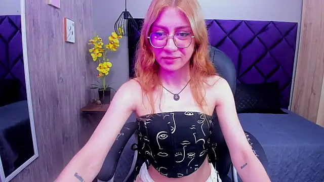 ChloeCampbell03 online show from October 2, 2025, 1:03 pm