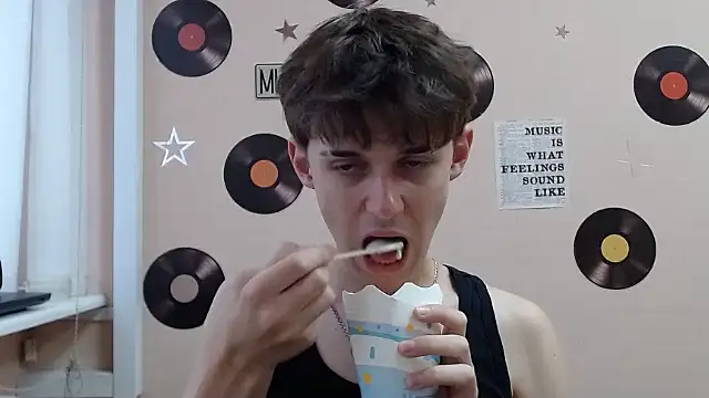 Snapshot of Hoot_Dude_ chatting on October 9, 2025, 1:33 pm Hoot Dude online show from October 9, 2025, 1:33 pm