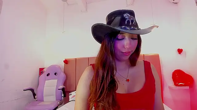 Snapshot of emily__walker chatting on February 15, 2026, 5:41 am emily walker online show from February 15, 2026, 5:41 am