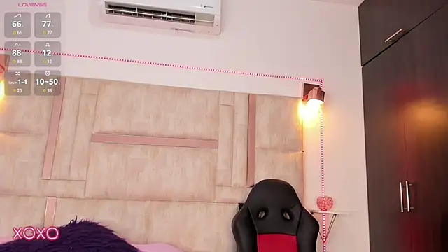 Snapshot of emily__walker chatting on November 13, 2025, 12:53 pm emily walker online show from November 13, 2025, 12:53 pm