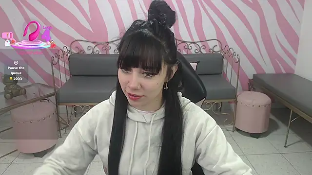 saabrina  online show from December 5, 2025, 1:21 pm