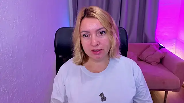 Mia Bloomie online show from October 7, 2025, 6:25 am