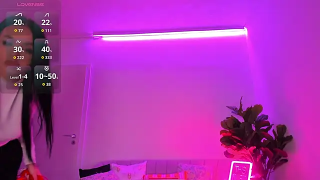 Snapshot of TiaBelle chatting on October 7, 2025, 5:47 pm TiaBelle online show from October 7, 2025, 5:47 pm