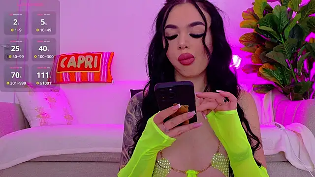 Snapshot of TiaBelle chatting on November 21, 2025, 6:18 pm TiaBelle online show from November 21, 2025, 6:18 pm