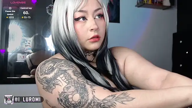 Iluromi online show from May 15, 2026, 2:59 pm