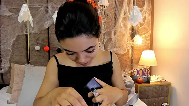 Snapshot of AriaBelles chatting on November 1, 2025, 12:10 pm AriaBelles online show from November 1, 2025, 12:10 pm