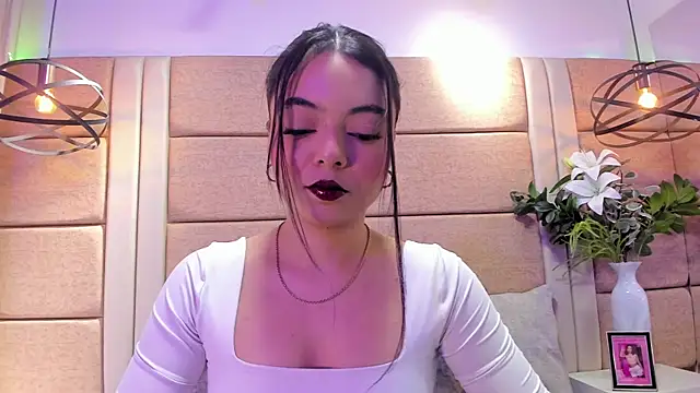 Snapshot of AriaBelles chatting on October 10, 2025, 2:51 pm AriaBelles online show from October 10, 2025, 2:51 pm