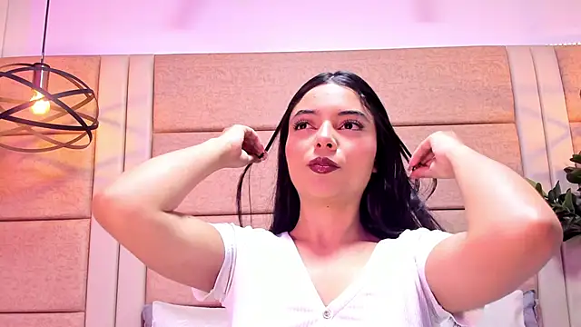 Snapshot of AriaBelles chatting on December 2, 2025, 10:06 am AriaBelles online show from December 2, 2025, 10:06 am