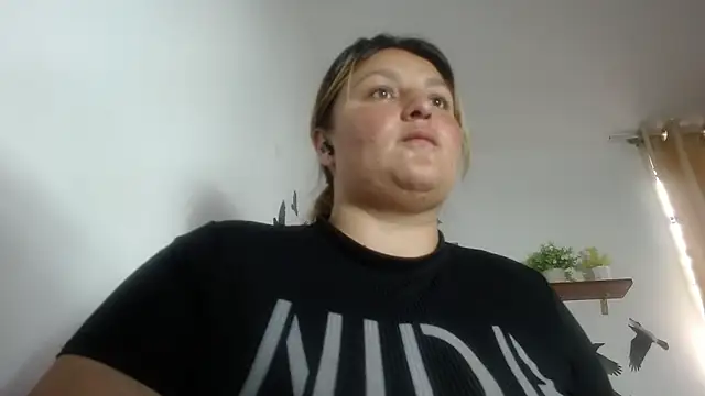 Snapshot of SweetRouse__ chatting on December 4, 2025, 2:38 pm SweetRouse online show from December 4, 2025, 2:38 pm