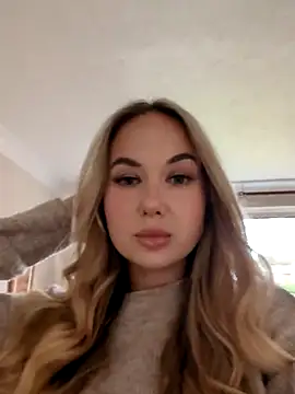 Snapshot of BarbieDolly_x chatting on October 17, 2025, 2:30 pm BarbieDolly x online show from October 17, 2025, 2:30 pm