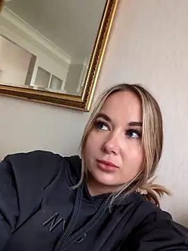 Snapshot of BarbieDolly_x chatting on October 13, 2025, 3:13 pm BarbieDolly x online show from October 13, 2025, 3:13 pm