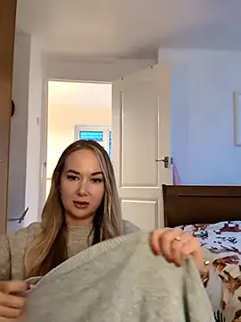 Snapshot of BarbieDolly_x chatting on December 1, 2025, 3:02 pm BarbieDolly x online show from December 1, 2025, 3:02 pm