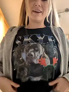 Snapshot of BarbieDolly_x chatting on November 6, 2025, 5:06 pm BarbieDolly x online show from November 6, 2025, 5:06 pm