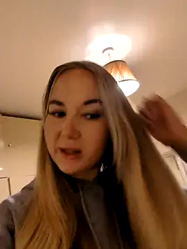 Snapshot of BarbieDolly_x chatting on November 4, 2025, 4:55 pm BarbieDolly x online show from November 4, 2025, 4:55 pm