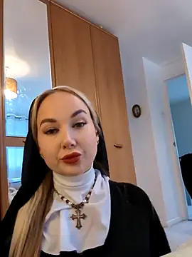 Snapshot of BarbieDolly_x chatting on October 31, 2025, 12:02 pm BarbieDolly x online show from October 31, 2025, 12:02 pm