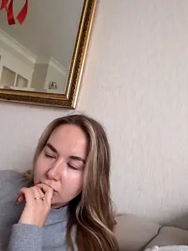 Snapshot of BarbieDolly_x chatting on December 16, 2025, 1:48 pm BarbieDolly x online show from December 16, 2025, 1:48 pm