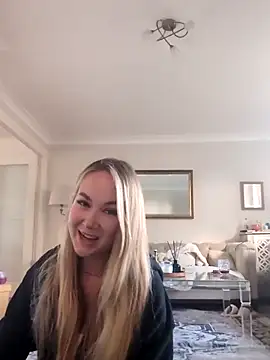 Snapshot of BarbieDolly_x chatting on October 24, 2025, 2:16 pm BarbieDolly x online show from October 24, 2025, 2:16 pm