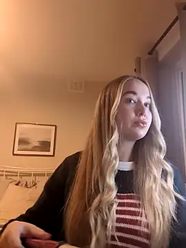 Snapshot of BarbieDolly_x chatting on November 20, 2025, 4:51 pm BarbieDolly x online show from November 20, 2025, 4:51 pm