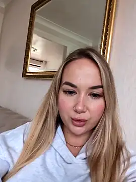 Snapshot of BarbieDolly_x chatting on October 23, 2025, 1:43 pm BarbieDolly x online show from October 23, 2025, 1:43 pm