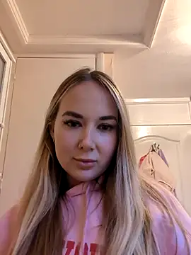 Snapshot of BarbieDolly_x chatting on October 26, 2025, 3:56 pm BarbieDolly x online show from October 26, 2025, 3:56 pm