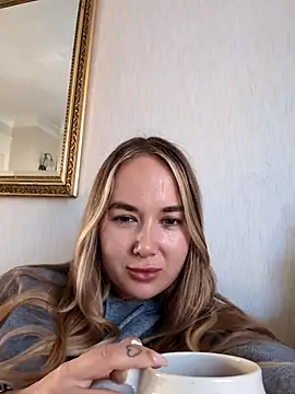 Snapshot of BarbieDolly_x chatting on October 9, 2025, 3:56 pm BarbieDolly x online show from October 9, 2025, 3:56 pm