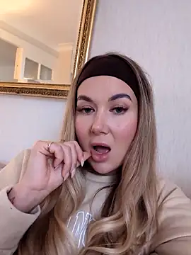 Snapshot of BarbieDolly_x chatting on November 7, 2025, 3:16 pm BarbieDolly x online show from November 7, 2025, 3:16 pm